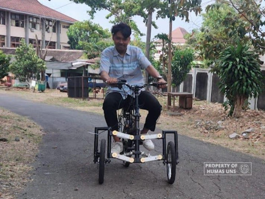 Mahasiswa UNS Ciptakan Karya Inovatif Sepeda Listrik untuk Penyandang Disabilitas